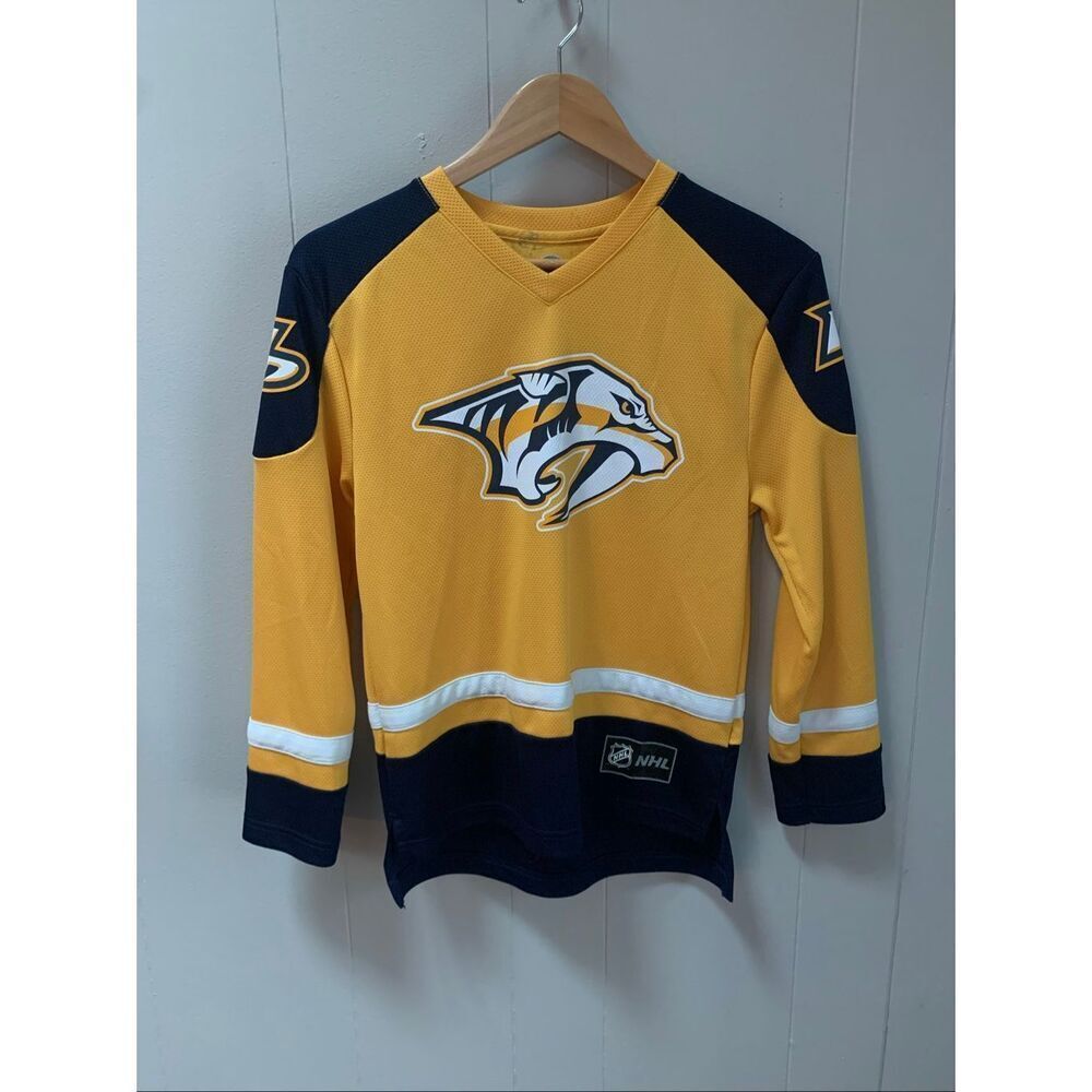 NHL Filip Forsberg # 9 Nashville Predators Jersey -youth Large (12/14)